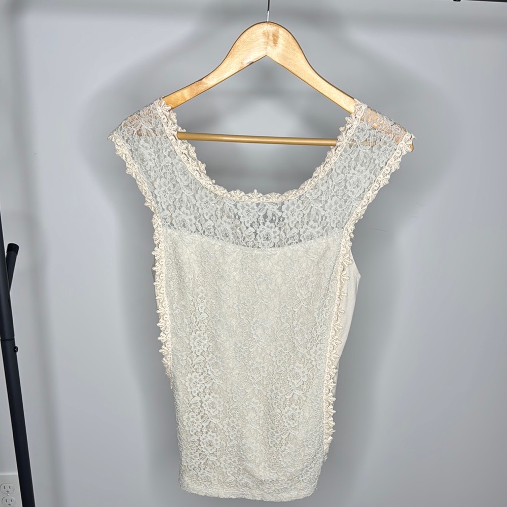 Express Elegant Lace Sleeveless Top in Cream